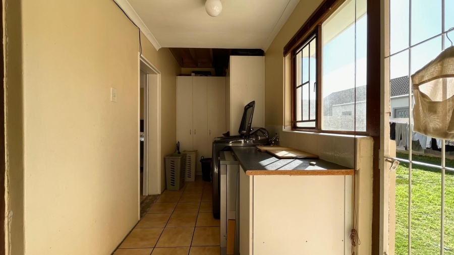 6 Bedroom Property for Sale in Onverwacht Western Cape